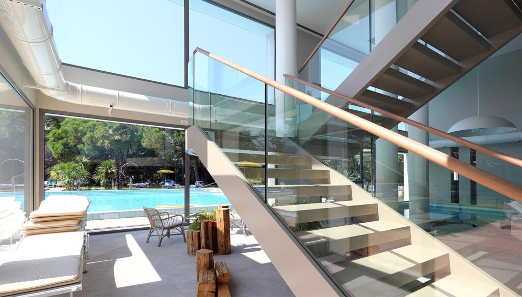 interniappartamento moderno vista piscina